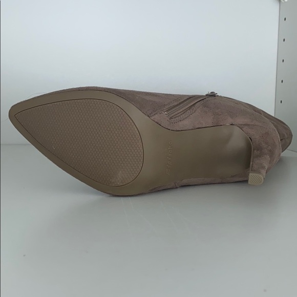 Boots - Picture 2 of 3